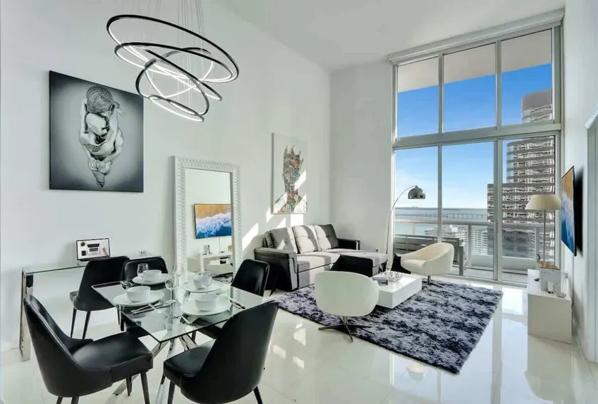 Beautiful Icon Brickell Double height ceiling - Image 1