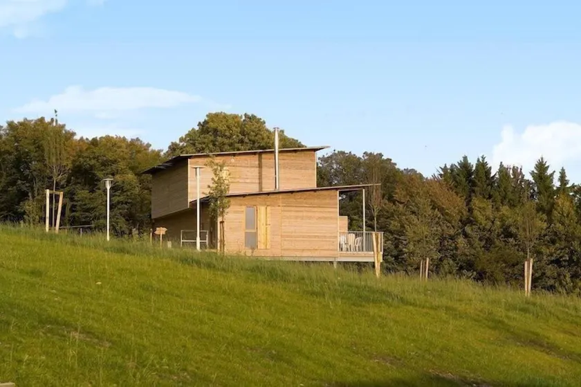 Casa de campo aconchegante, lumineux et traditionnel près du lac | Terrasse privée! - Image 1