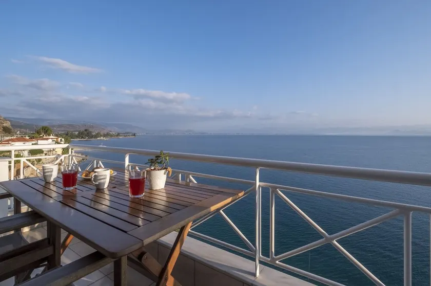 Waterfront Holiday apartment, in Kiveri, close to Nafplio, Mycenae, Peloponnese - Image 1