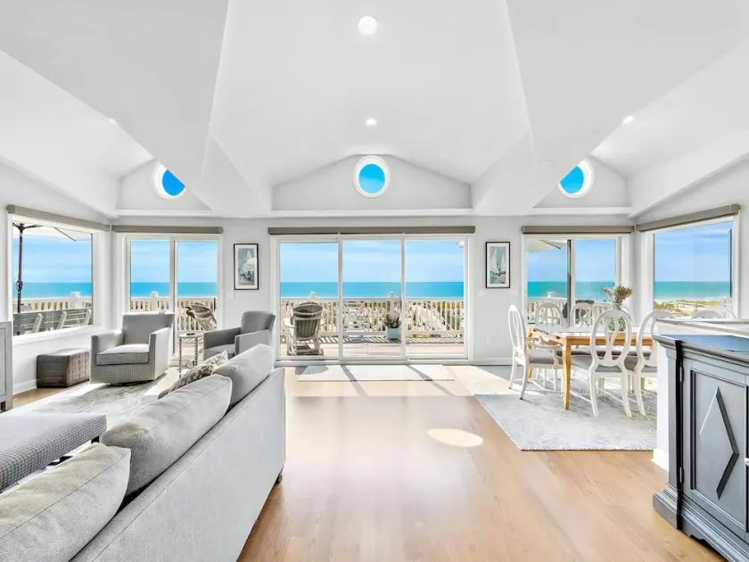 Beautifully renovated ocean front home in Harvey Cedars - Image 1