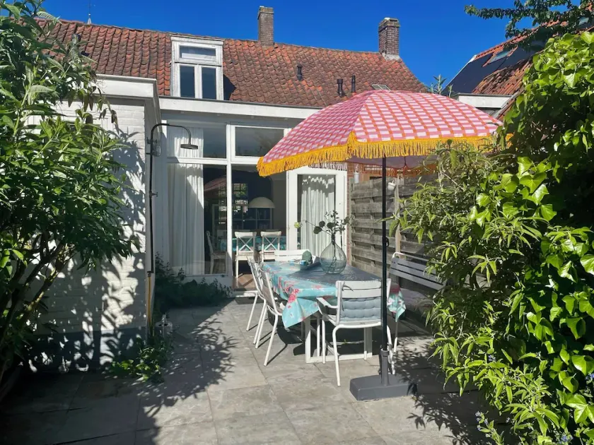 Cozy family house, near the beach, located on the village square in Koudekerke - Image 1