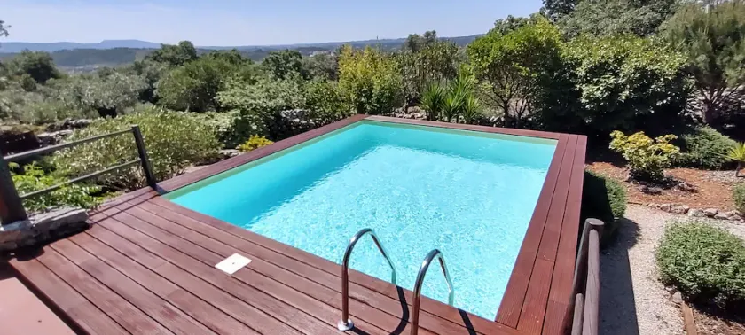 Cottage per famiglie con piscina in splendida posizione - Image 1