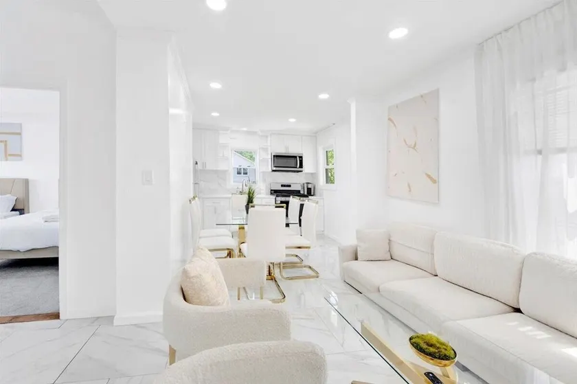 Luxury 5 BR Home Free Parking - Image 1