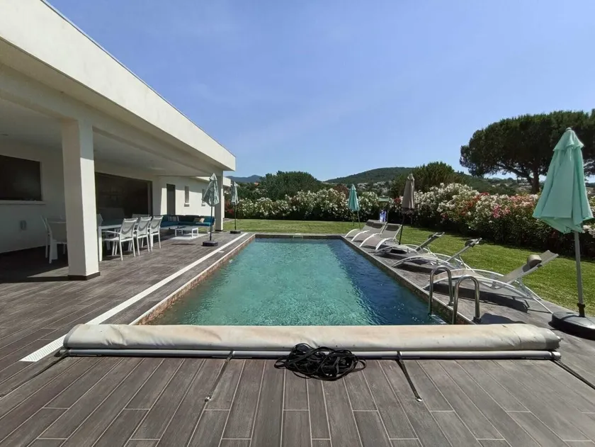 NUOVA VILLA INDIVIDUALE DI 200 m2 con 6 CAMERE DA LETTO PER 12 PERSONE - Image 1