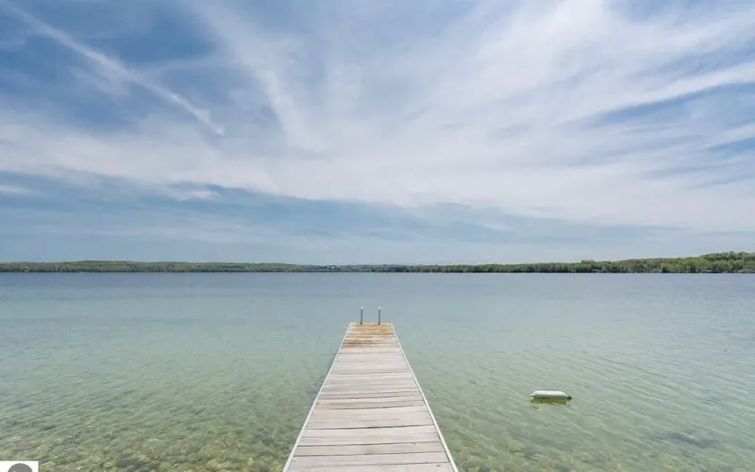 Gorgeous North Lake Leelanau Cottage. - Image 1
