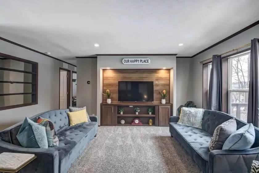 DURAND WOODED RETREAT | GAME ROOM | WALKING TRAIL - Image 1
