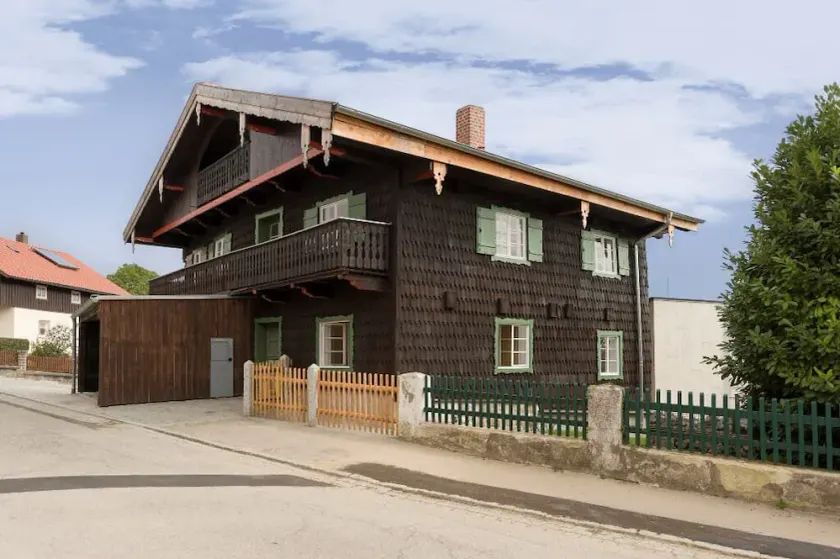 Spacious vacation apartment with a magnificent view of the Rottal Valley - Image 1