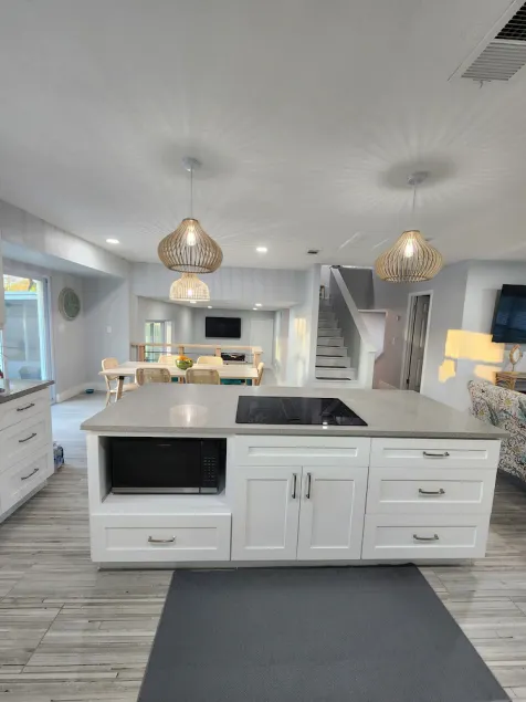 Hello Sunshine! 4 Bedroom w/Pool and Outdoor Bar - Image 1