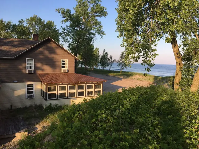 Laks River Lake Ontario Beach House - Image 1