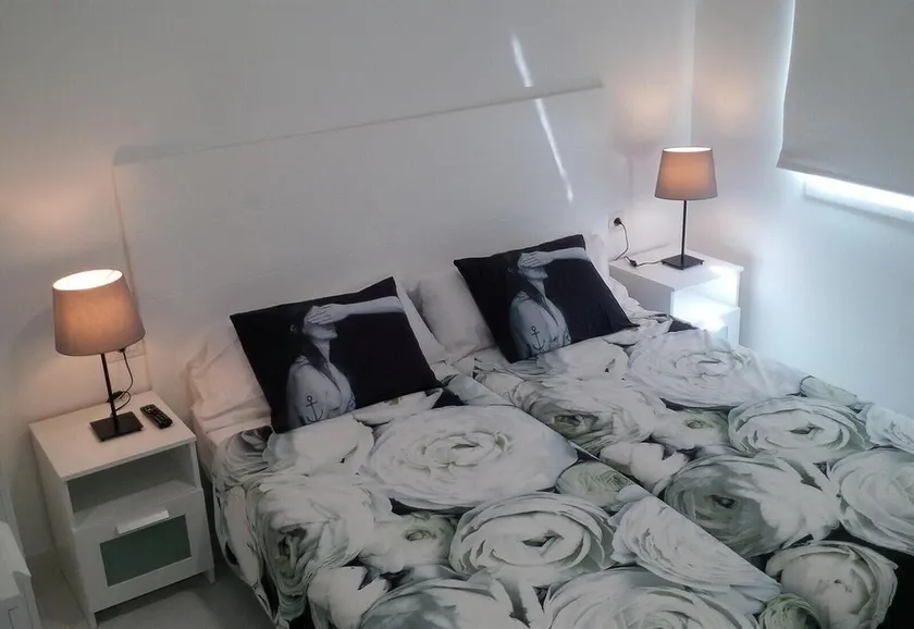 Holiday accommodation \"New 1-bedroom beach apartment\" - Image 1