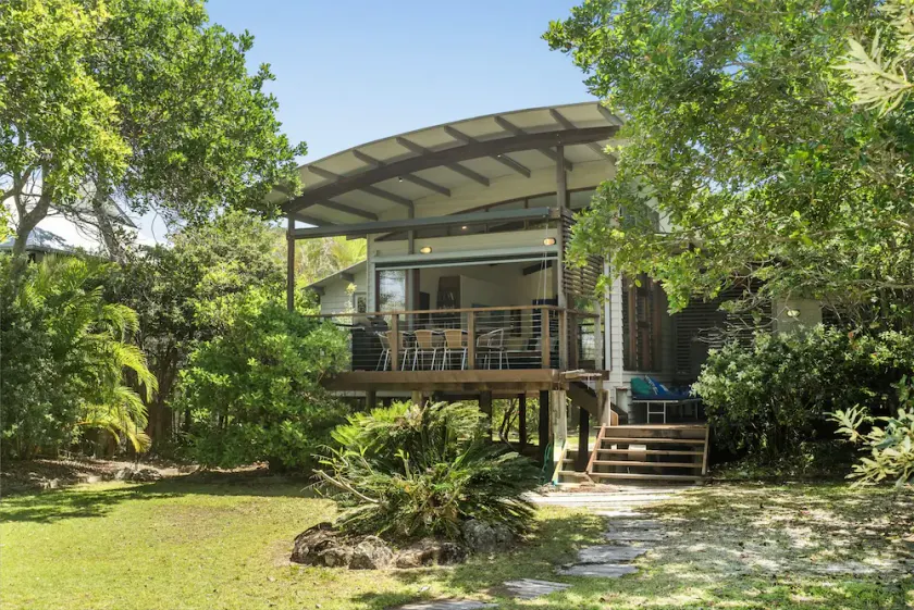 Tuckeroo Beach House, Beachfront Suffolk - Image 1