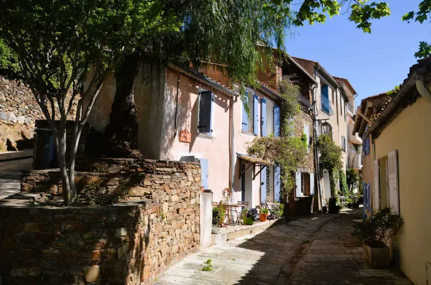 Appartement pour 4 personnes au cœur du village de Grimaud - Image 1