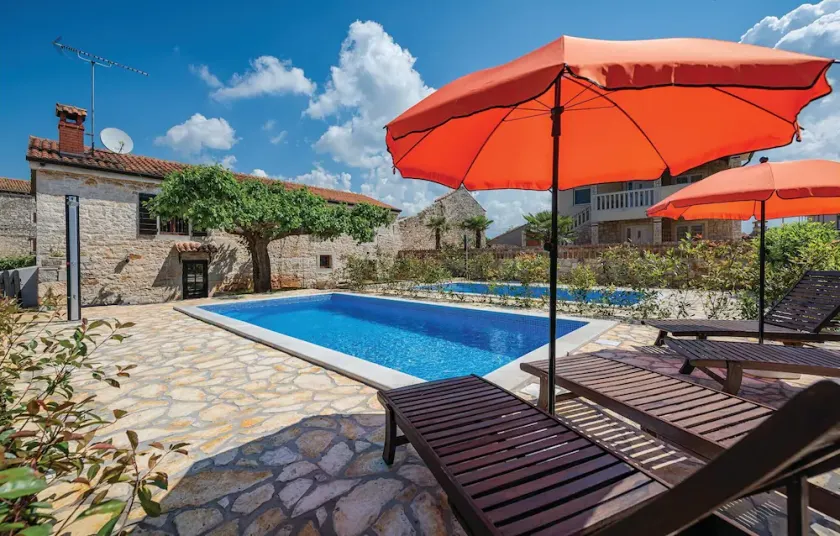 Amazing home in Porec - Image 1