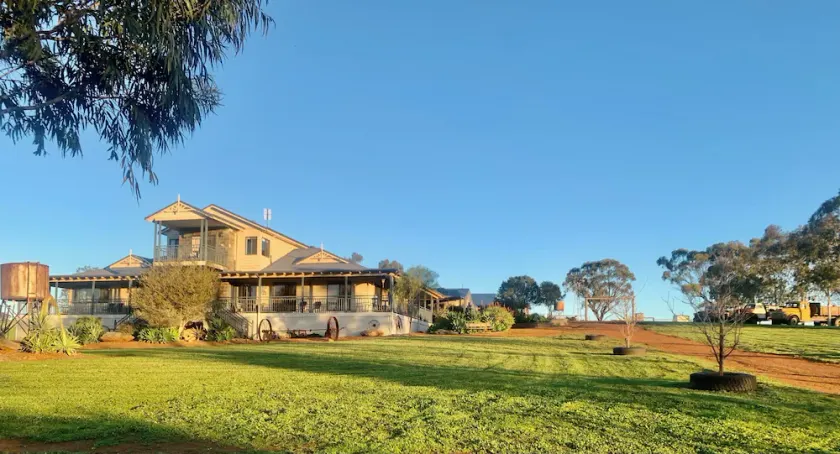 Large House on Acreage+River+BeautifulViews+sleeps14+Hire of optional gypsy vans - Image 1