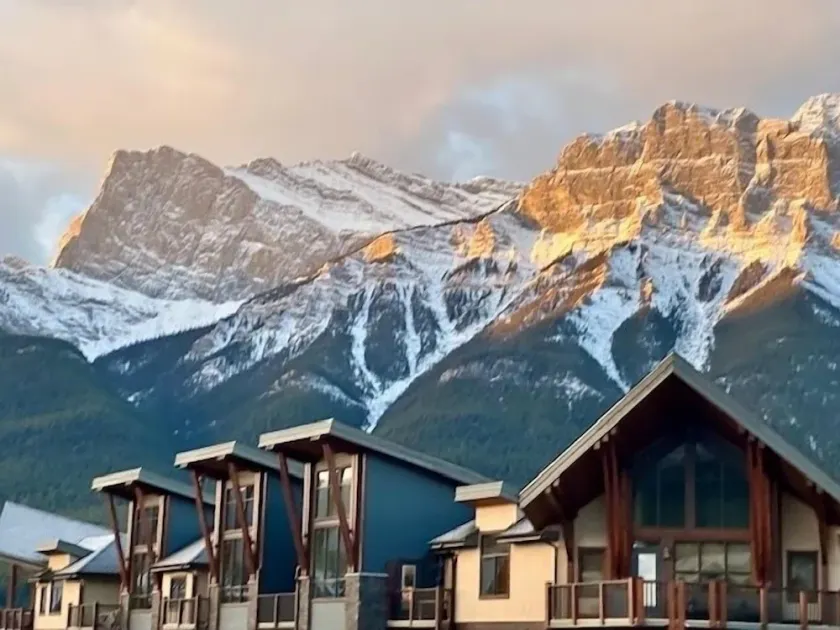 Stunning Mountain views! Spring Creek Tamarack Canmore 2 bd/2b DT sleeps 8 - Image 1