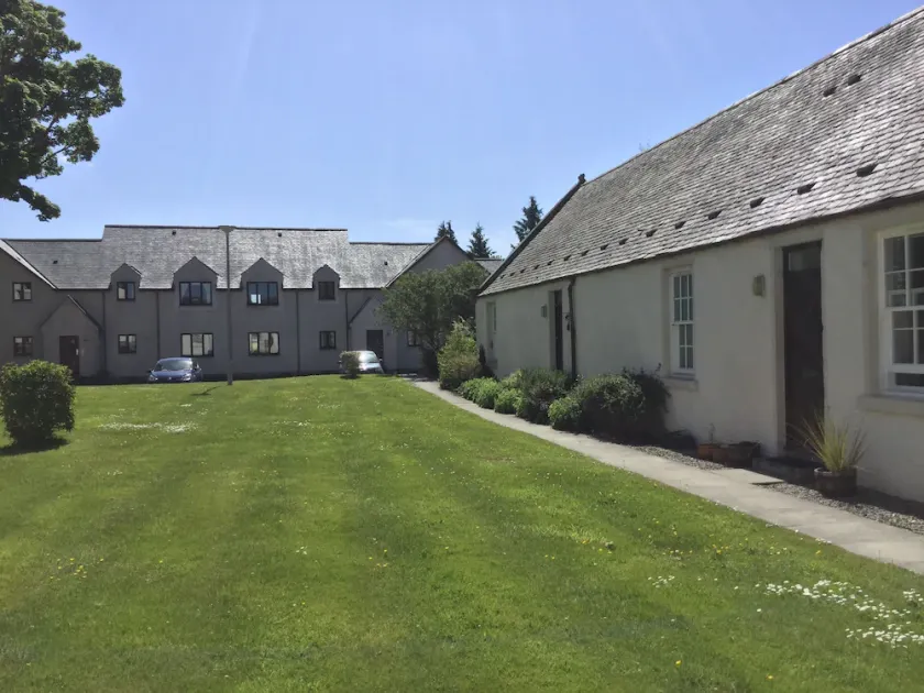 Courtyard Cottage Free Parking - Image 1