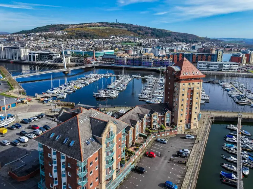 The Crows Nest - 1 Bed Apartment - Swansea Marina - Image 1