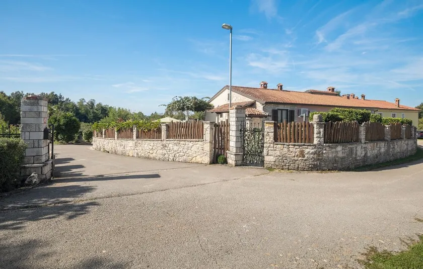 Amazing home in Puzari - Image 1