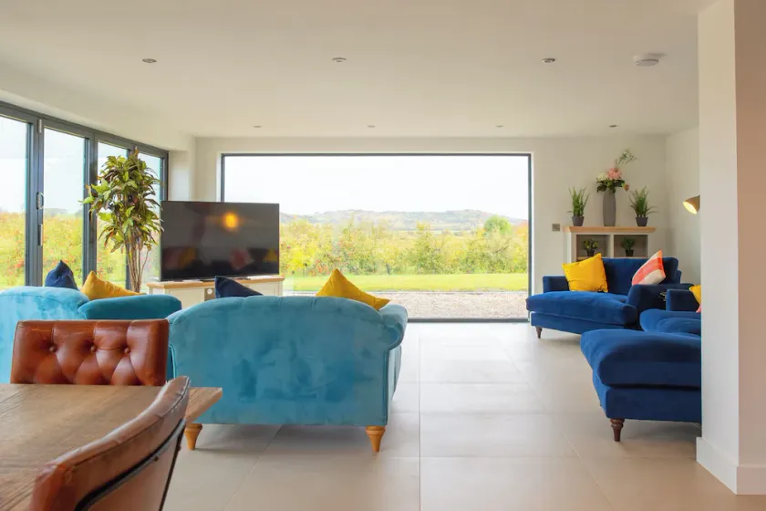 Orchard Barn - Luxury 4 BD Barn Conversion! - Image 1