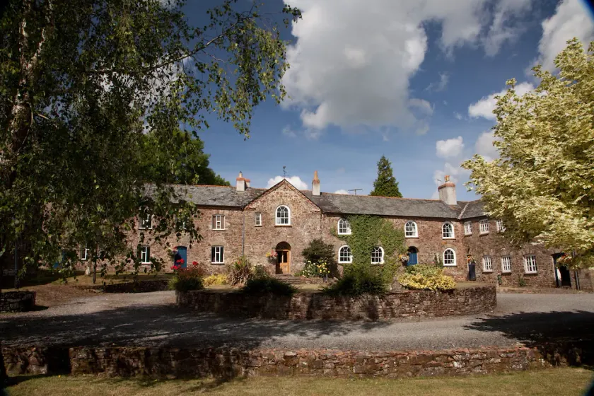 A unique 300 year old Grade 2 listed property sleeping a MAXIMUM 30 guests. - Image 1