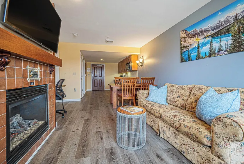 Mountain Creek Lovely 1 Bedroom/Pool/Jacuzzi/King Bed/Ski In/Out - Image 1