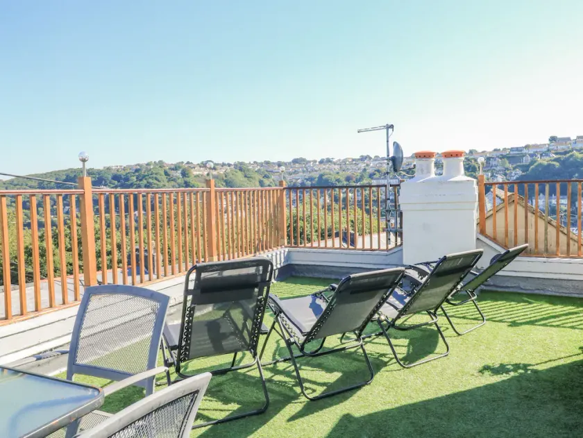 PENMAR, pet friendly, with a garden in Looe - Image 1