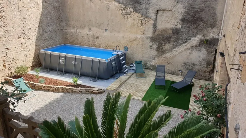 Detached village house with courtyard - Image 1