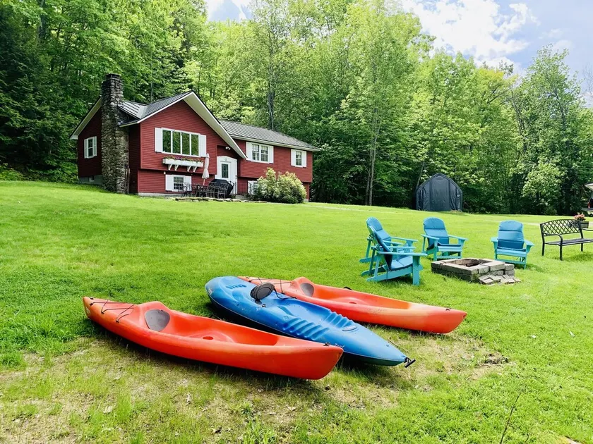 Perfect Lake or Mountain Getaway Less Than 5 Minutes Away - Image 1