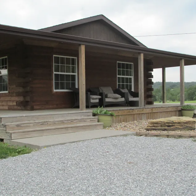 Abgeschieden, Log Cabin Rental, Eigene Hot Tub, am Southern Illinois Wine Trail - Image 1