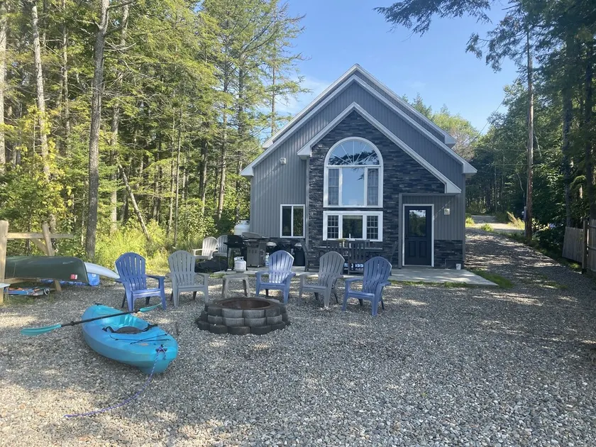Maine Lakeside Retreat - Image 1