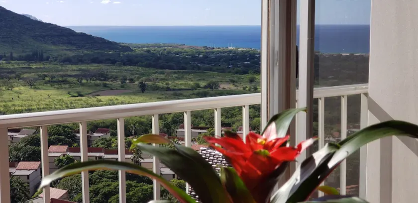 Escape to the beauty of the Makaha Valley! - Image 1