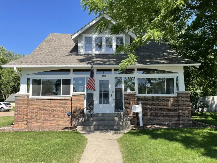 Downtown Waconia Charmer! - Image 1