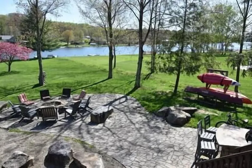 Seeseite 4BR / 3. 5BA House, * Top Lakefront Vermietung in Treasure Lake - Image 1