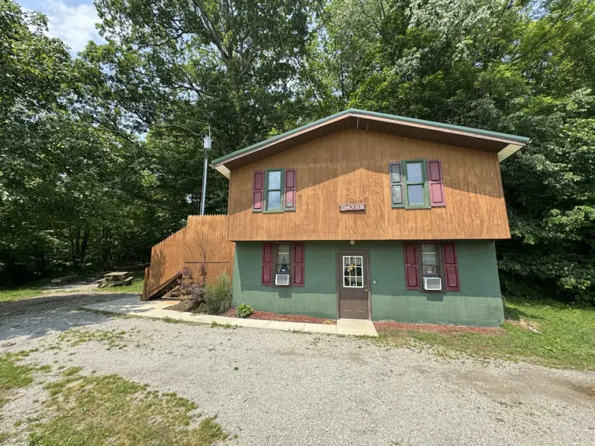 Sandy Run Cabin ligger på Sand Run Resort intill Wayne National Forest - Image 1