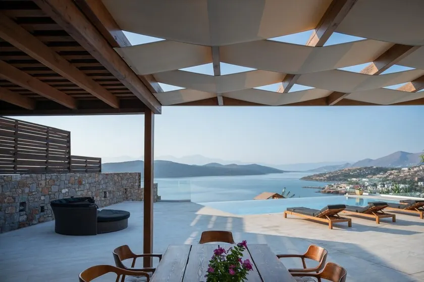 Seafront Villa with a heated pool   Unique location - Image 1