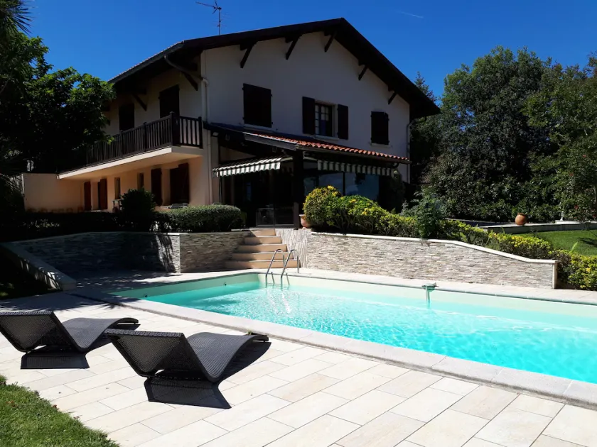 Apartamento em vivenda de luxo com piscina e agradável jardim perto de Biarritz - Image 1