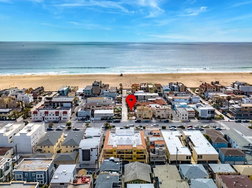 3-Beds just 100m from white sands of Hermosa! - Image 1