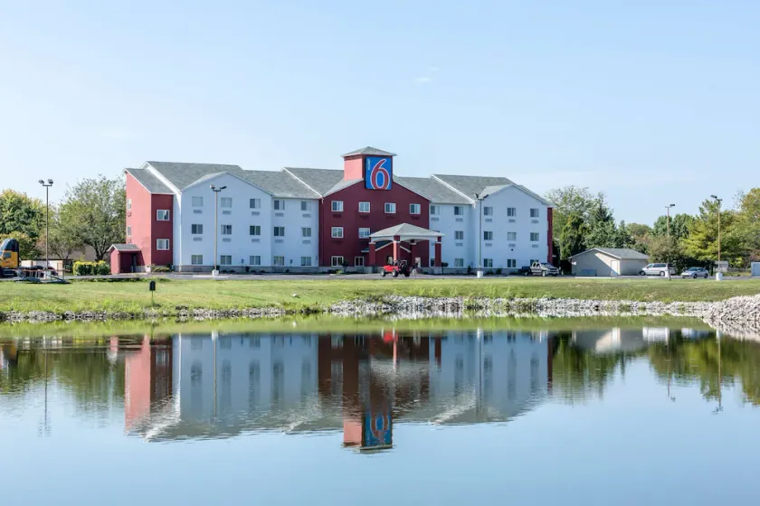 Quality Inn &amp; Suites - Image 1