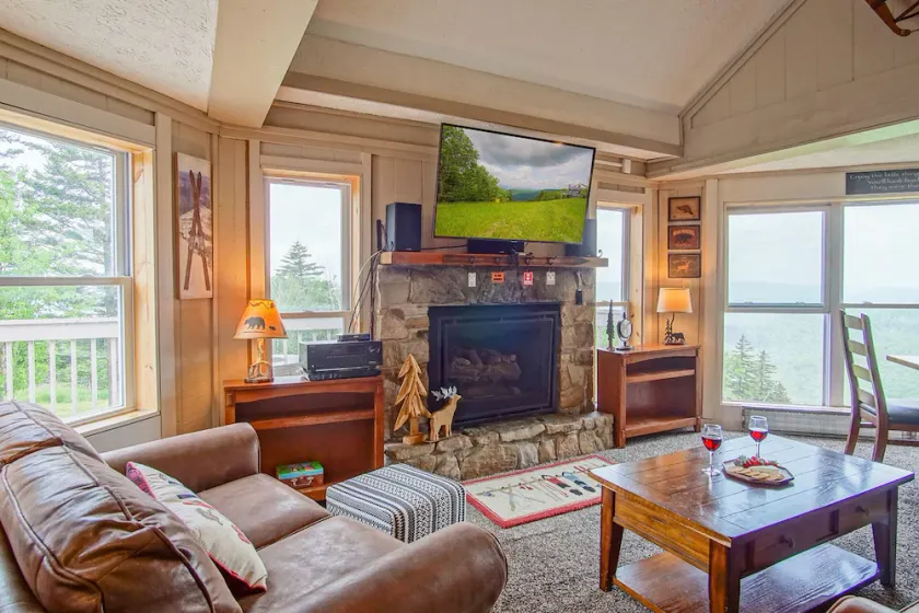 Fall Retreat | Hutch 6 Slope Side 5BR - Image 1