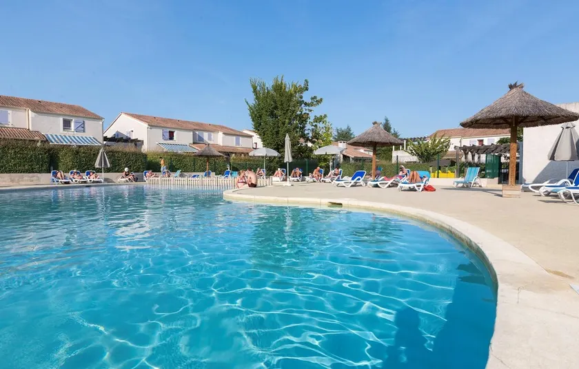 2 piscines extérieures | Kajak + Kanu + VTT + Randonnée - Image 1