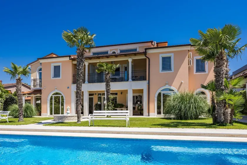Apartment White A2 in Villa Vizula - Image 1