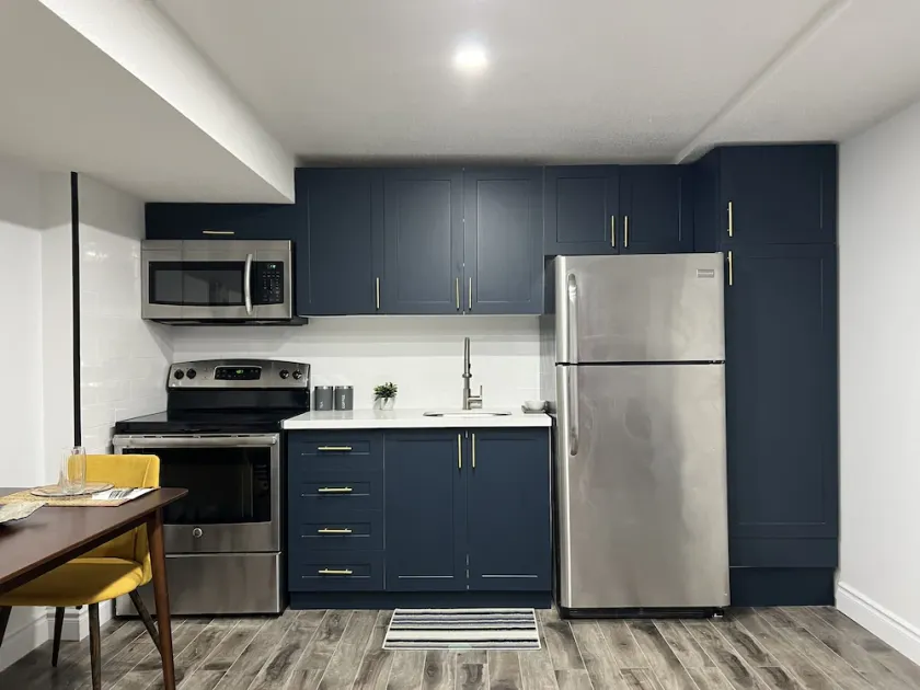 Comfortable, Private Bachelor Studio - Image 1