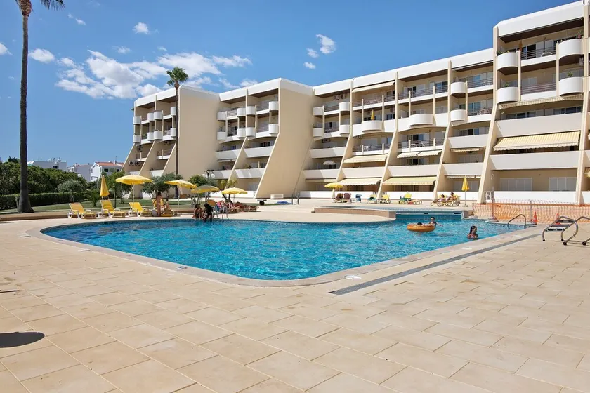 Appartamento di vacanza \"Palmeira Galé\" con vista mare, Wi-Fi, balcone e piscina in comune - Image 1