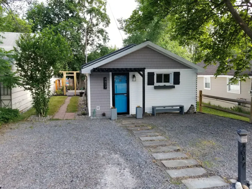 That Cottage by the Lake!! - Image 1