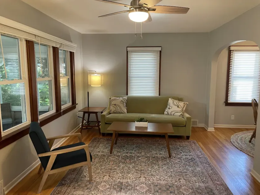 Cute house close to hospital, UW, shops, bike trails and restaurants - Image 1