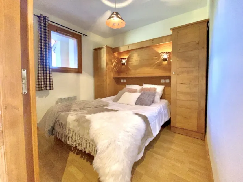Vars Les Claux, at the foot of the slopes, T2 4* luxury residence with swimming pool  - Image 1