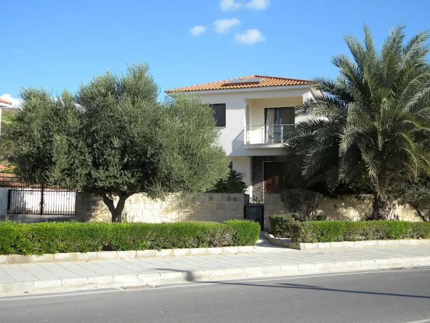 Brand new 4 bed villa in Pissouri Bay + 2009 special offer price - Image 1