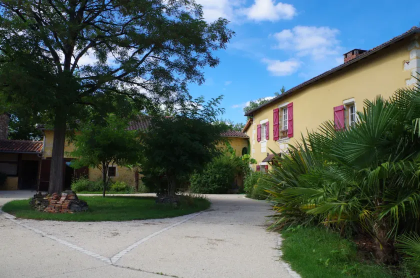 Beautiful house of 315 m² in a 4000 m² park with swimming pool 3 minutes from Périgueux - Image 1