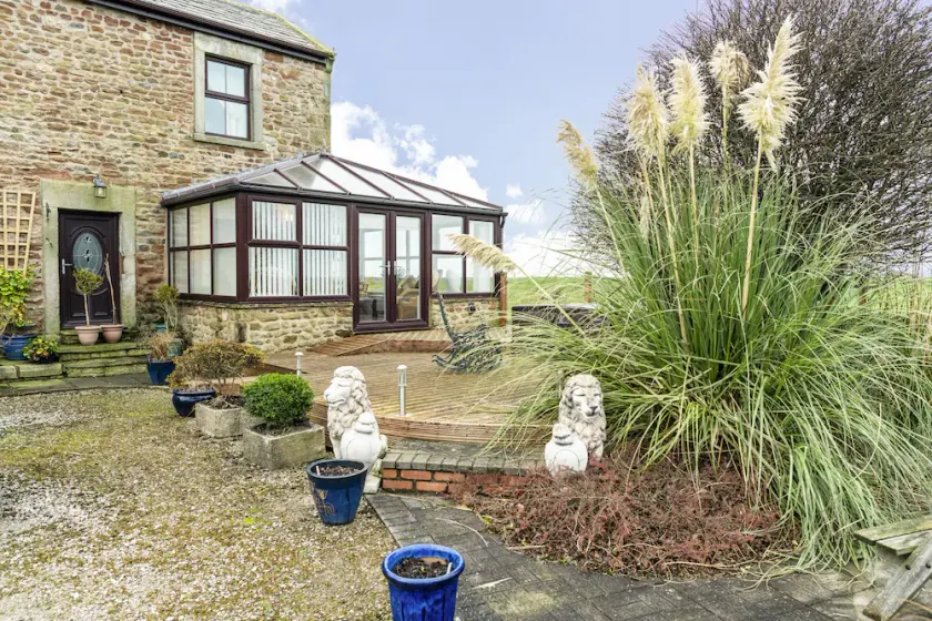 Cottage - Sleeps 5 - Hot Tub - Garden - Parking - Image 1