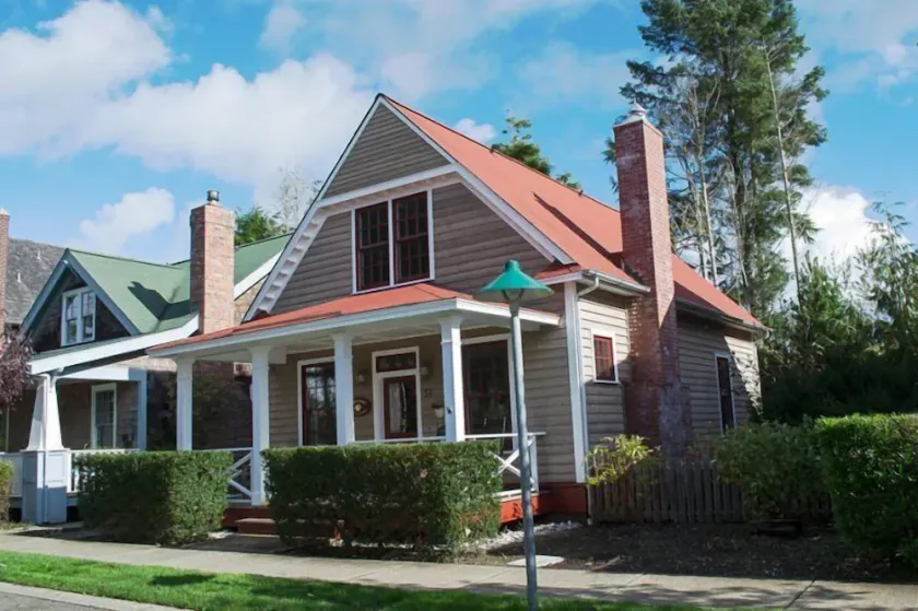 Seabrook's Clamdigger Cottage: Dog Friendly, Hot Tub! - Image 1